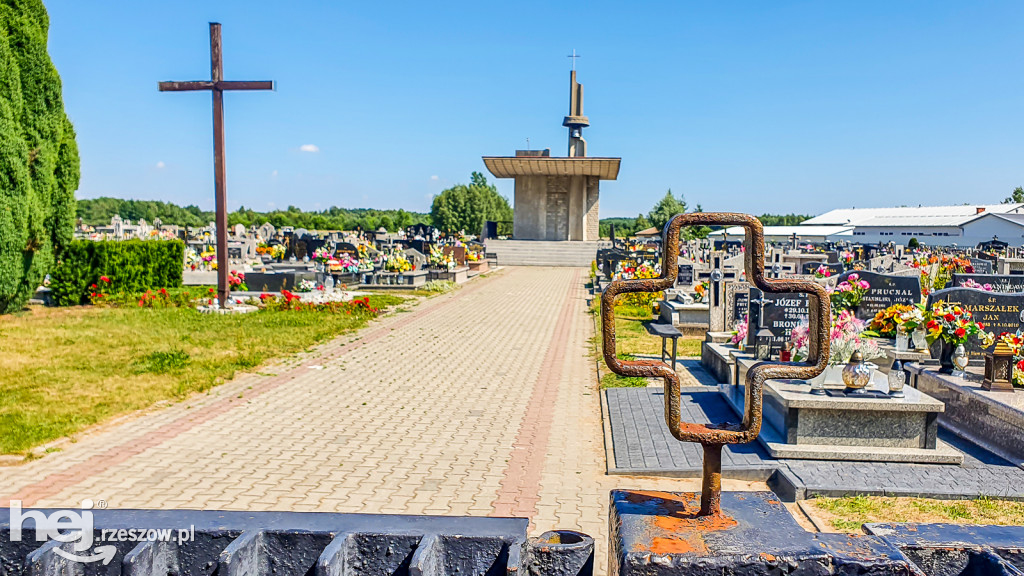 Demolka na podkarpackim cmentarzu