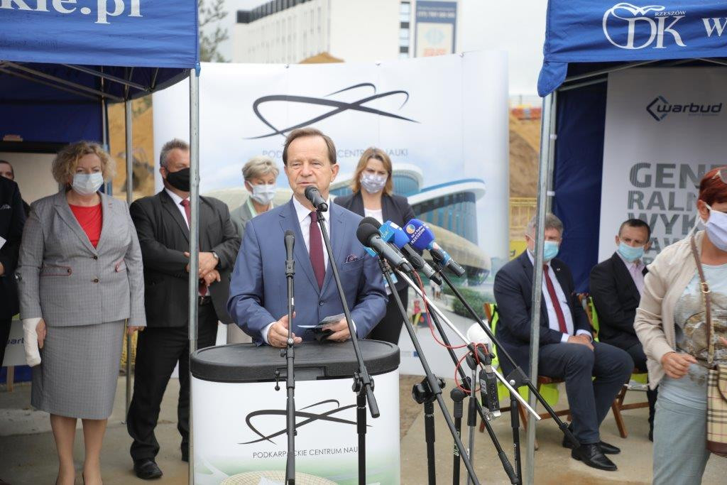 Łopaty pod Łukasiewicza wbite