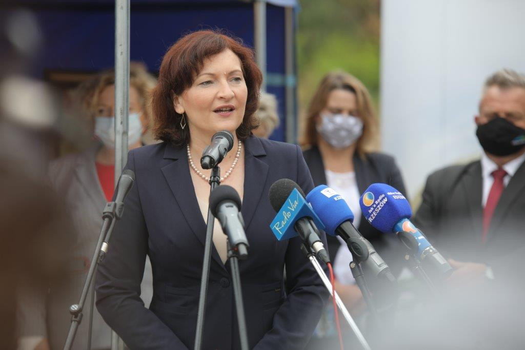 Łopaty pod Łukasiewicza wbite