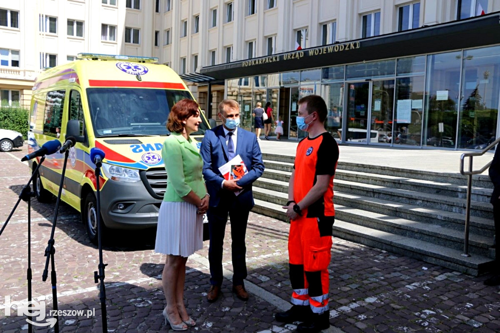 Nowa karetka od wojewody