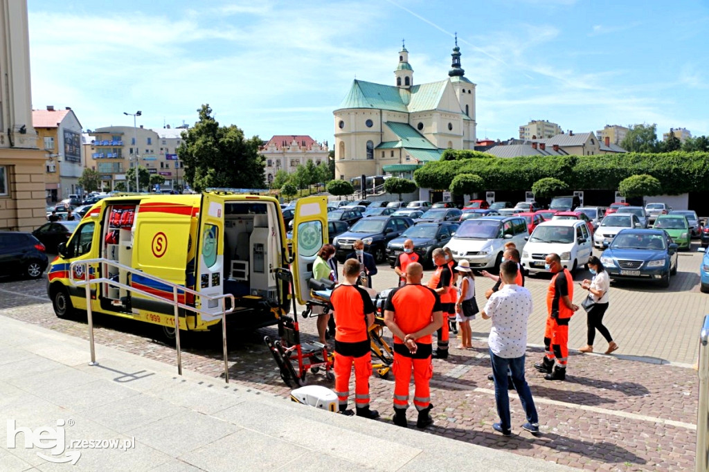Nowa karetka od wojewody