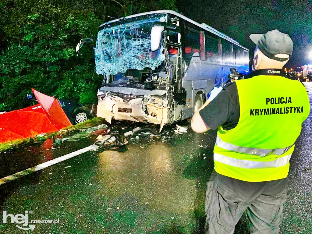 Tragedia na drodze krajowej. Zginęło ośmiu mieszkańców Podkarpacia