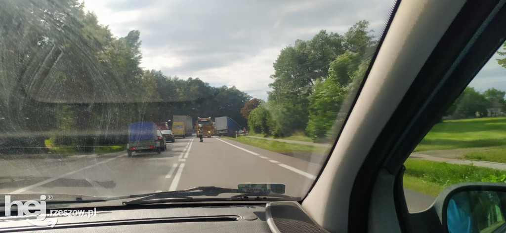 TIR wypadł z drogi krajowej