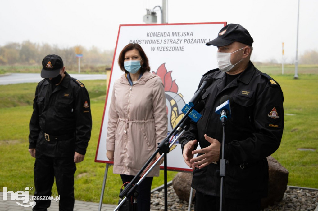 Strażacy z nową bazą