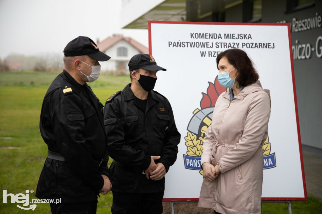 Strażacy z nową bazą