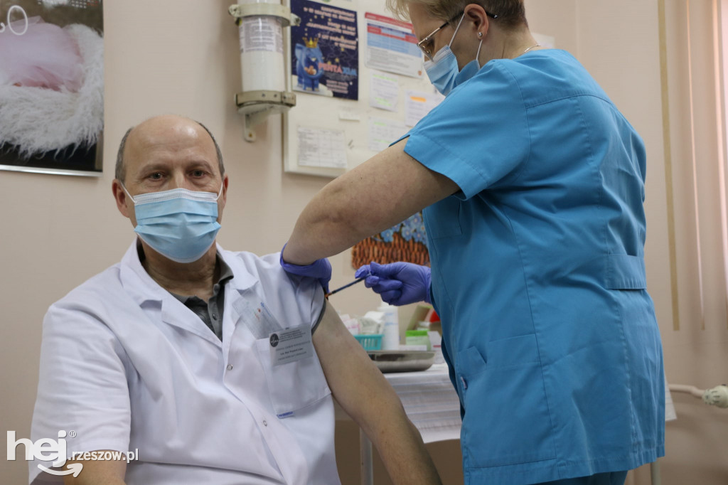 Na Podkarpaciu ruszyły szczepienia przeciwko COVID-19