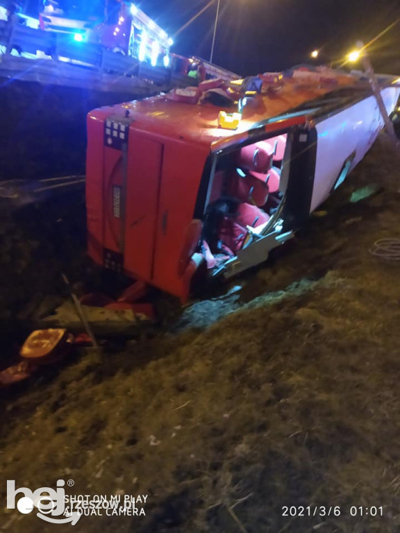 Katastrofa autobusu na A4! Sześć osób nie żyje