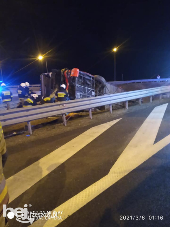 Katastrofa autobusu na A4! Sześć osób nie żyje