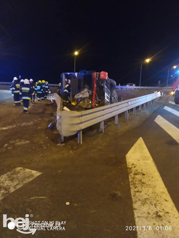 Katastrofa autobusu na A4! Sześć osób nie żyje