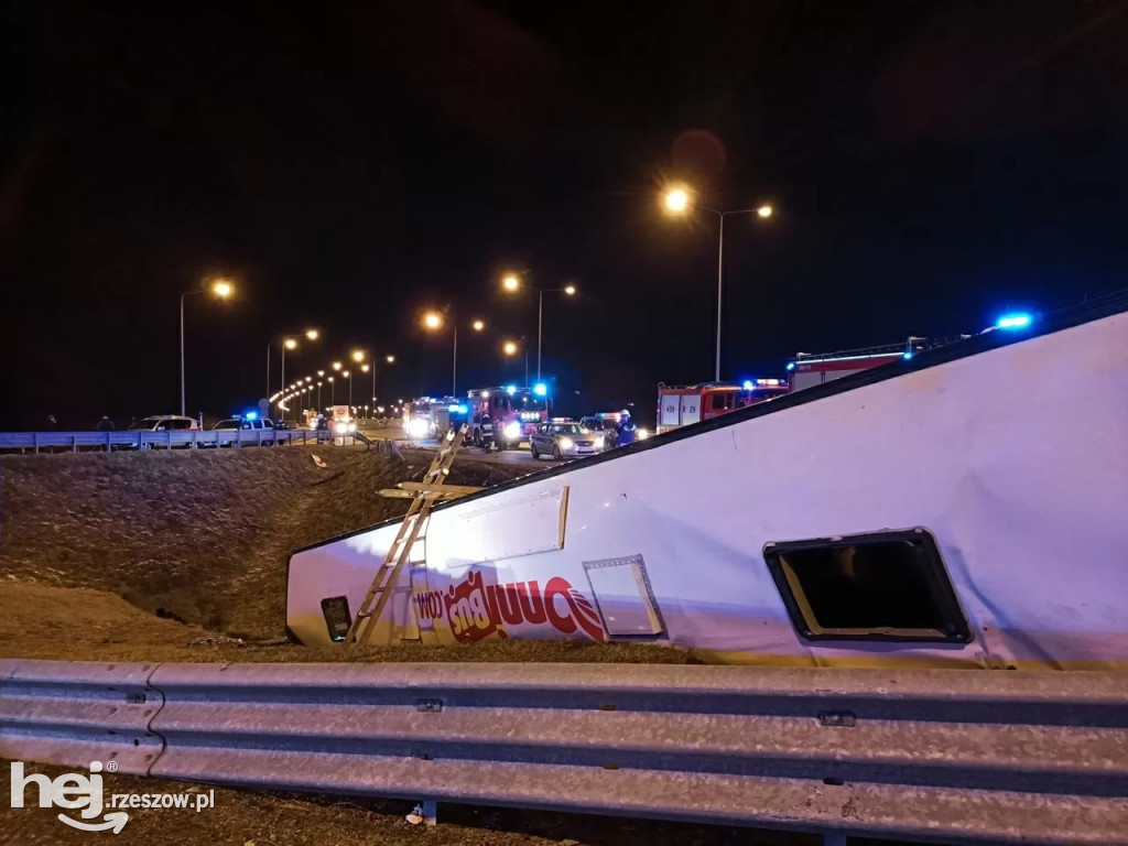 Katastrofa autobusu na A4! Sześć osób nie żyje