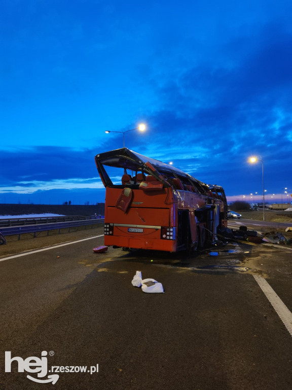 Katastrofa autobusu na A4! Sześć osób nie żyje