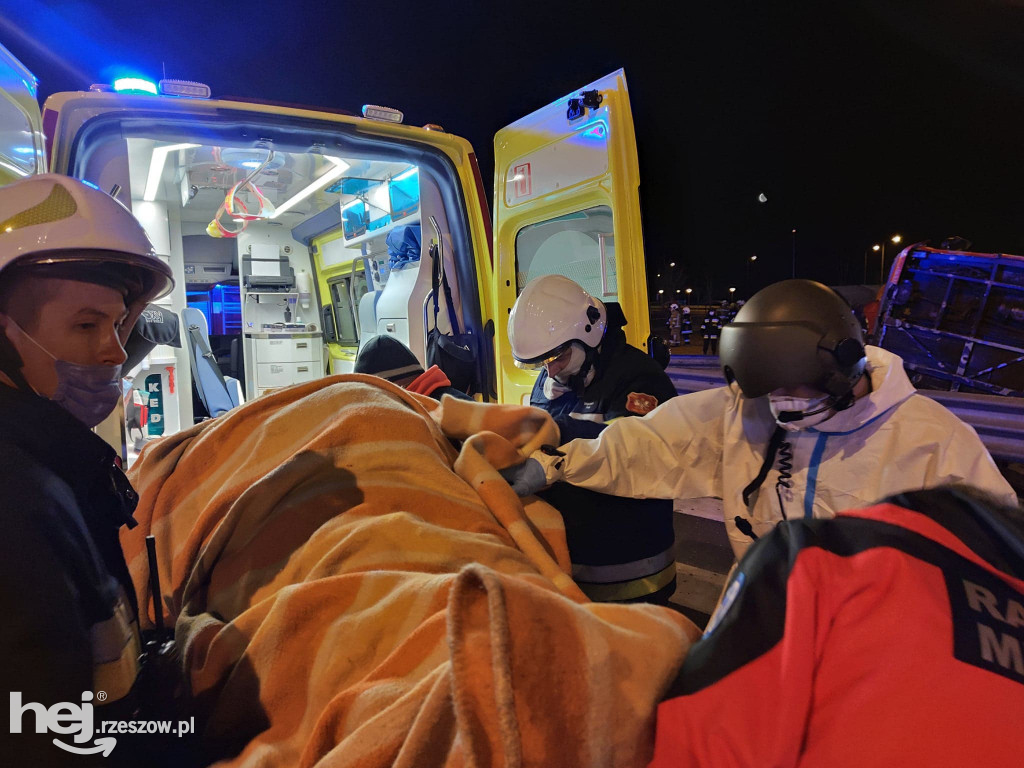 Katastrofa autobusu na A4! Sześć osób nie żyje