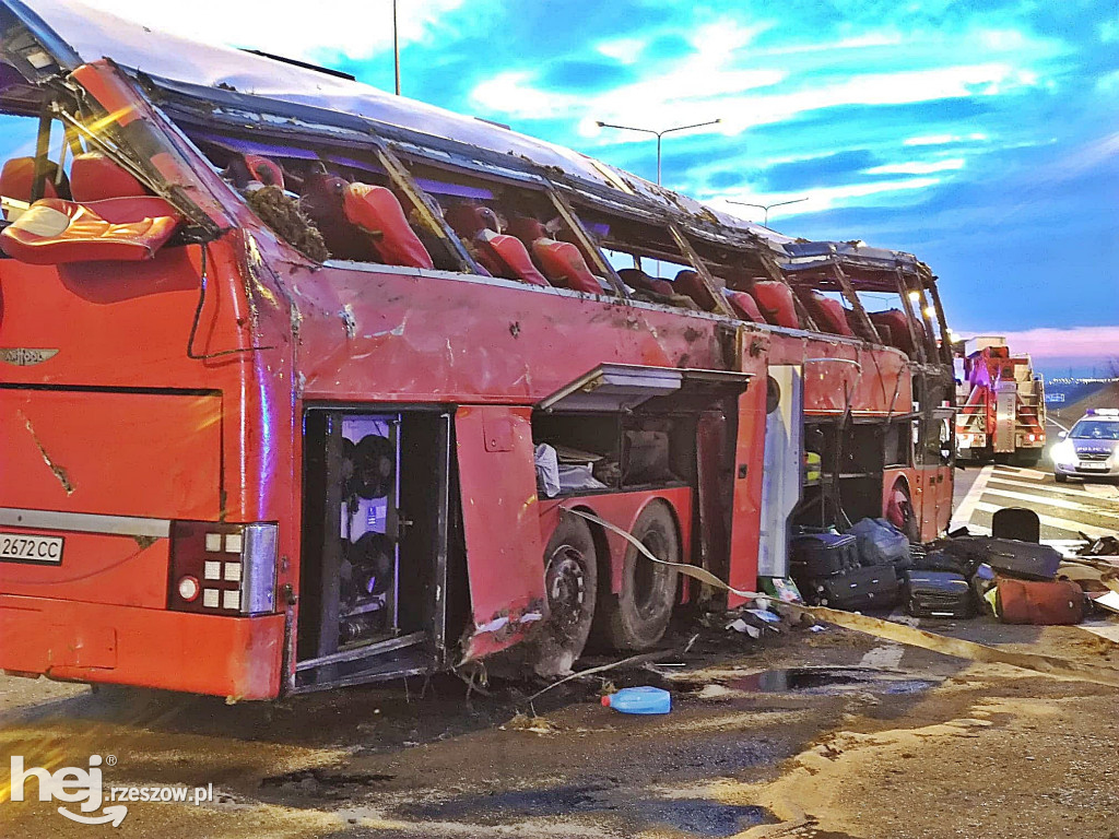 Katastrofa autobusu na A4! Sześć osób nie żyje