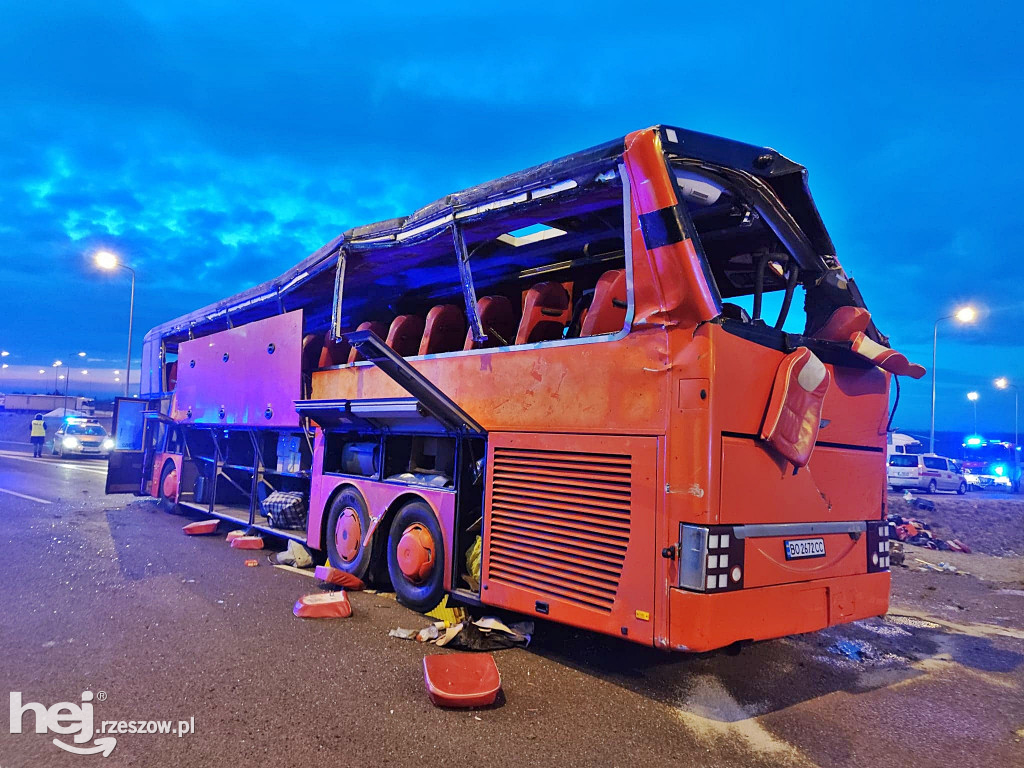 Katastrofa autobusu na A4! Sześć osób nie żyje