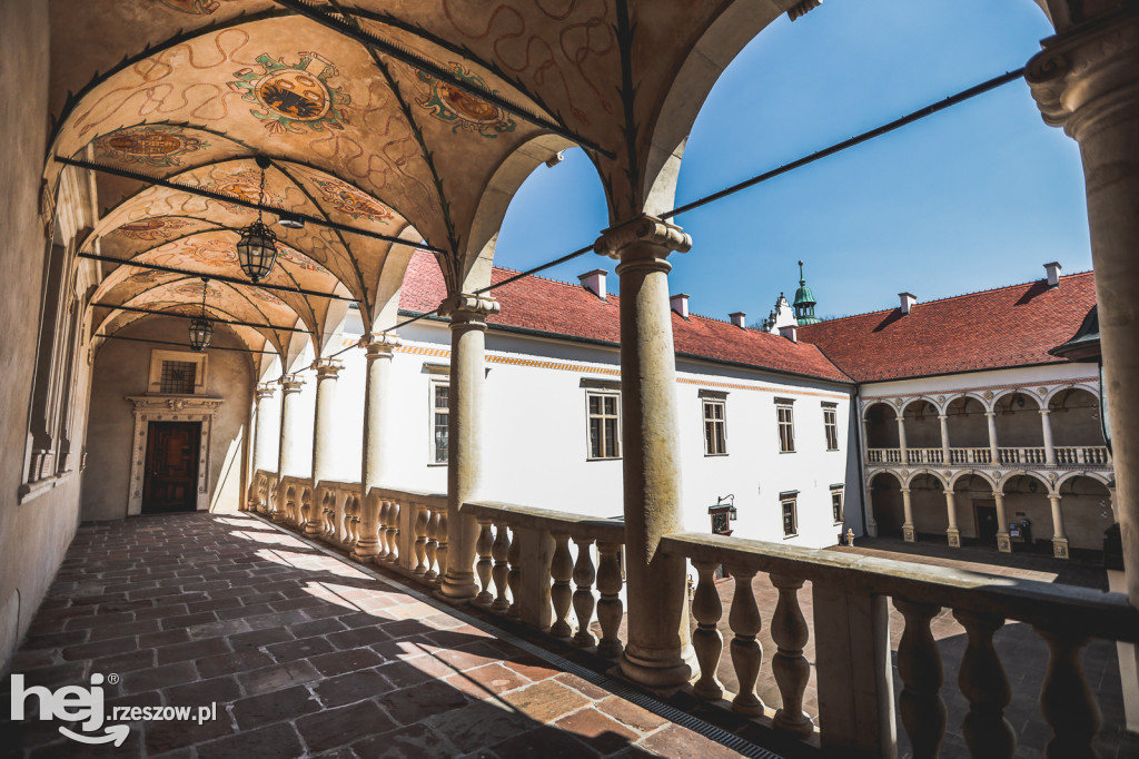 Zamek w Baranowie Sandomierskim w wiosennej odsłonie