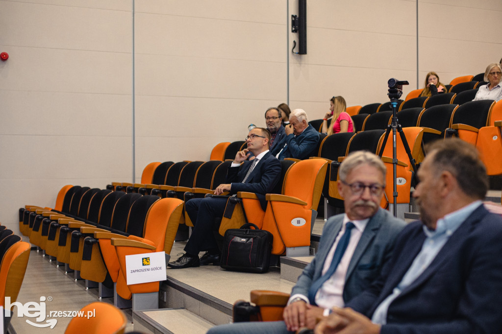 Debata Miasto Sanok a Podkarpacka Dolina Wodorowa - szanse i wyzwania