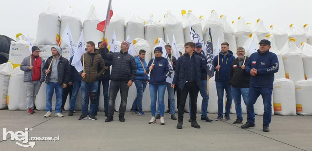 Agrounia blokowała tory w Woli Baranowskiej