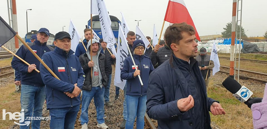 Agrounia blokowała tory w Woli Baranowskiej