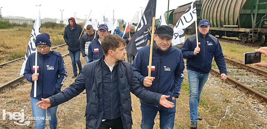 Agrounia blokowała tory w Woli Baranowskiej