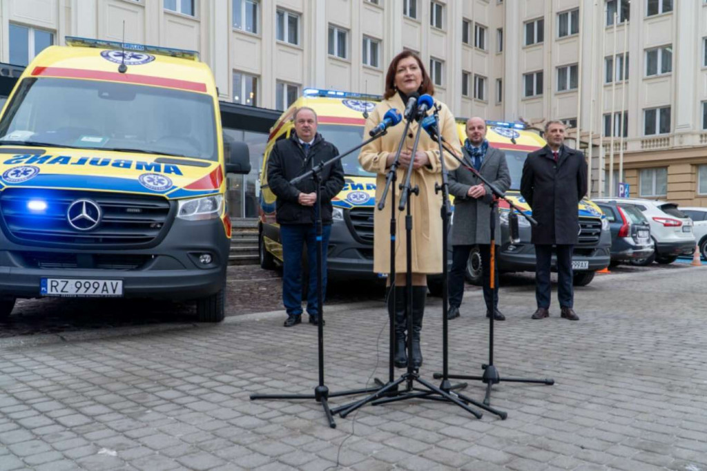 Nowe karetki dla wojewódzkiej stacji