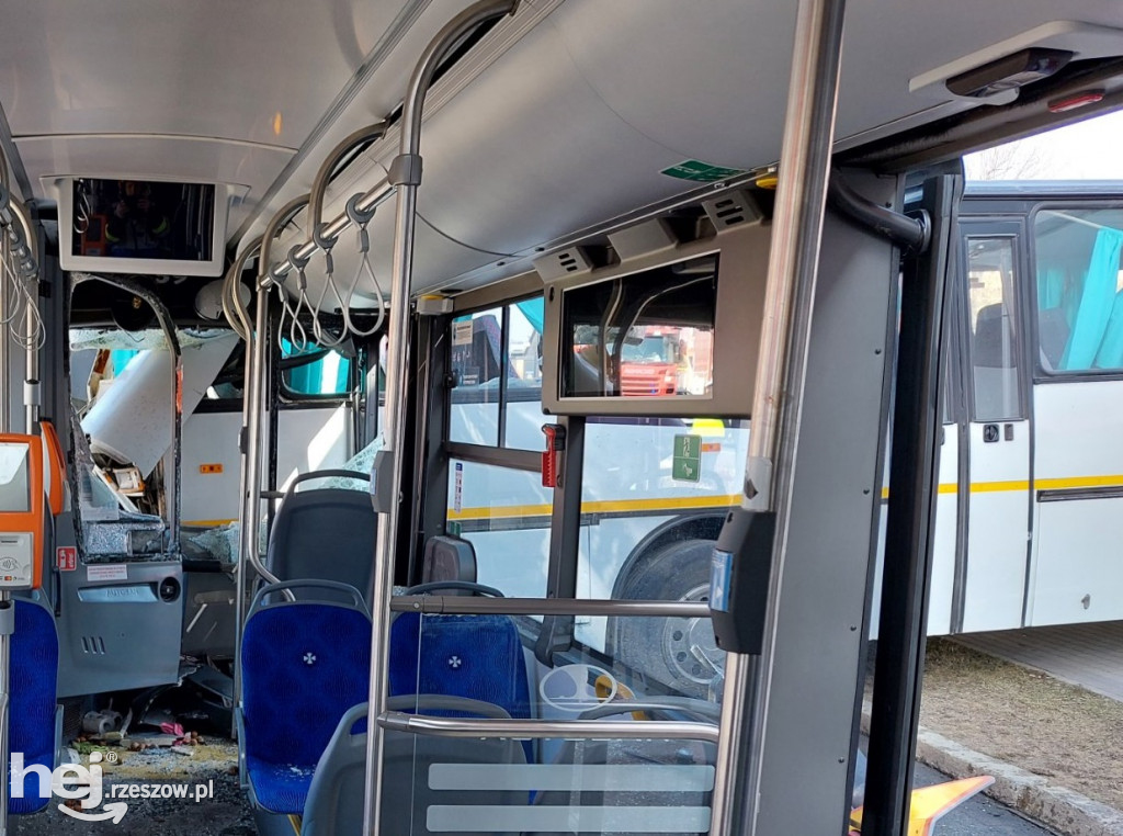Poważny wypadek dwóch autobusów