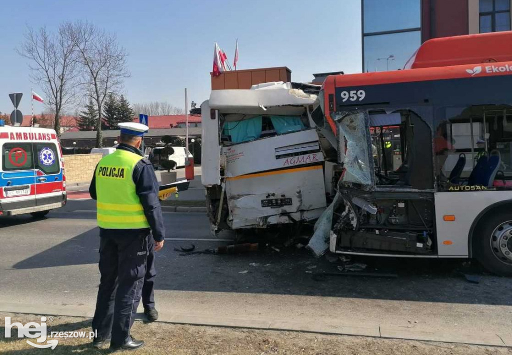 Poważny wypadek dwóch autobusów
