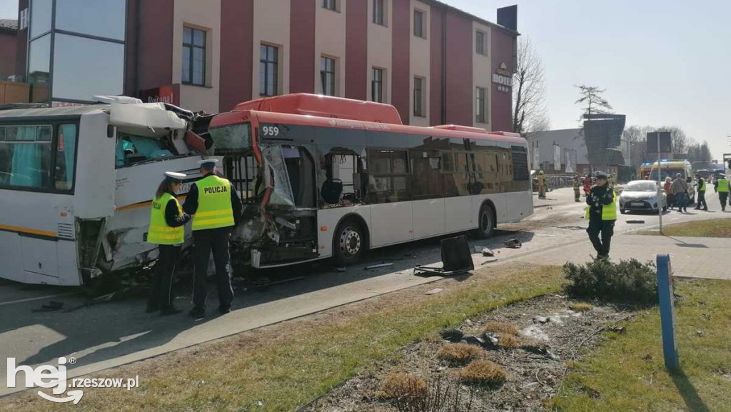 Poważny wypadek dwóch autobusów
