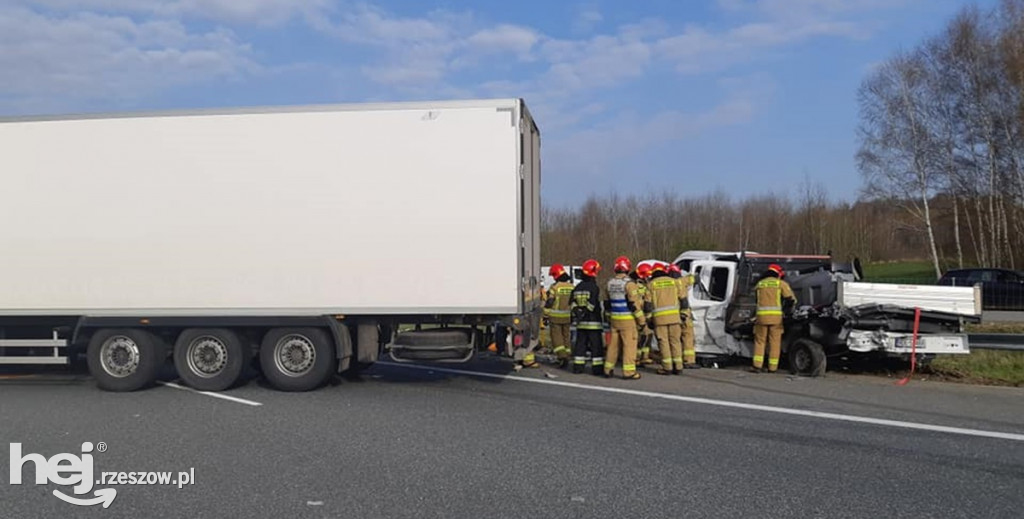 Karambol na A4 między Dębicą i Tarnowem