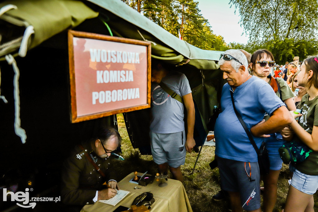 Konna kaskaderka i tłumy w Parku Blizna