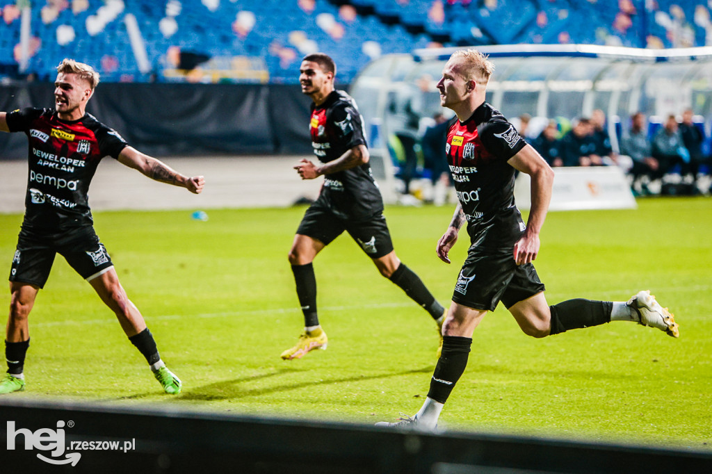STAL RZESZÓW - APKLAN RESOVIA