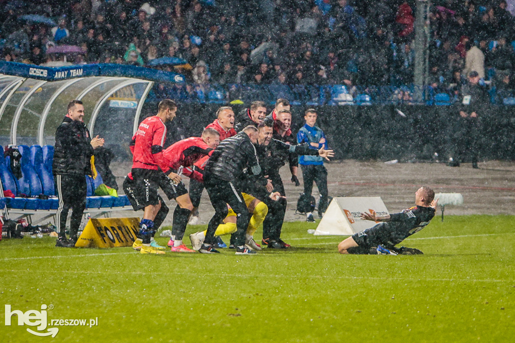 STAL RZESZÓW - APKLAN RESOVIA