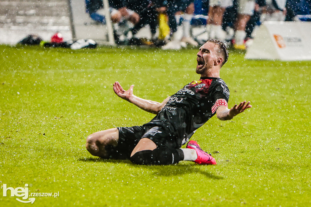 STAL RZESZÓW - APKLAN RESOVIA