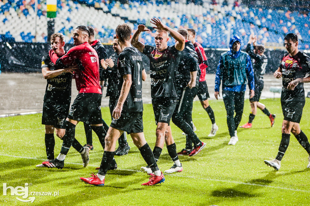 STAL RZESZÓW - APKLAN RESOVIA