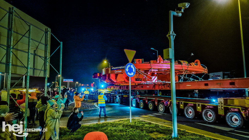 Kret dotarł do celu! Tłumy na trasie