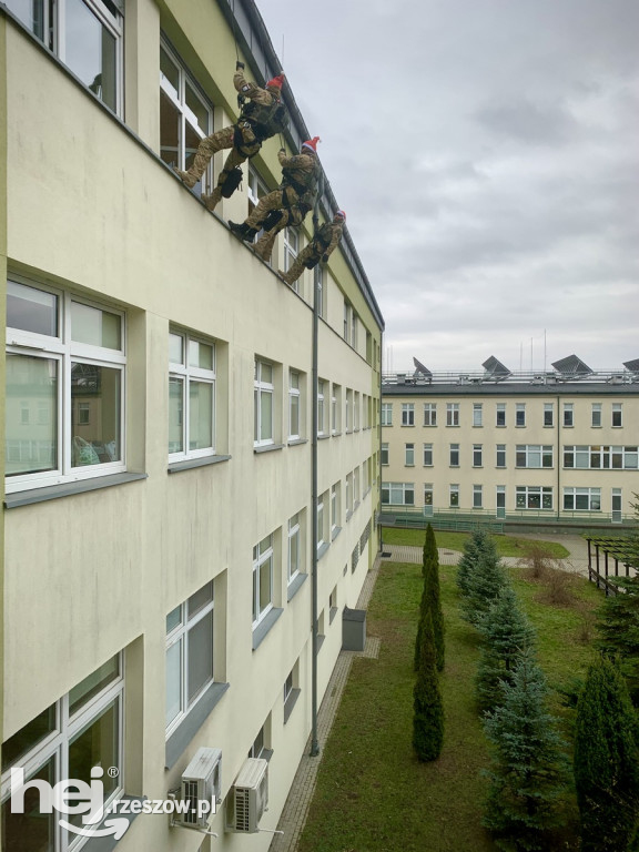 Mikołaje kontrterroryści