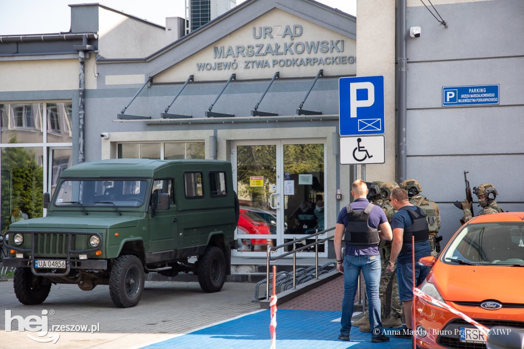 Ćwiczenia: „Terroryści” w urzędzie marszałkowskim