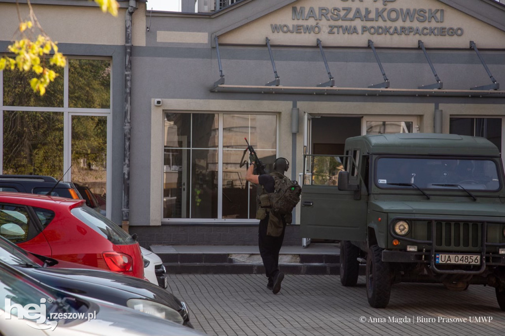 Ćwiczenia: „Terroryści” w urzędzie marszałkowskim