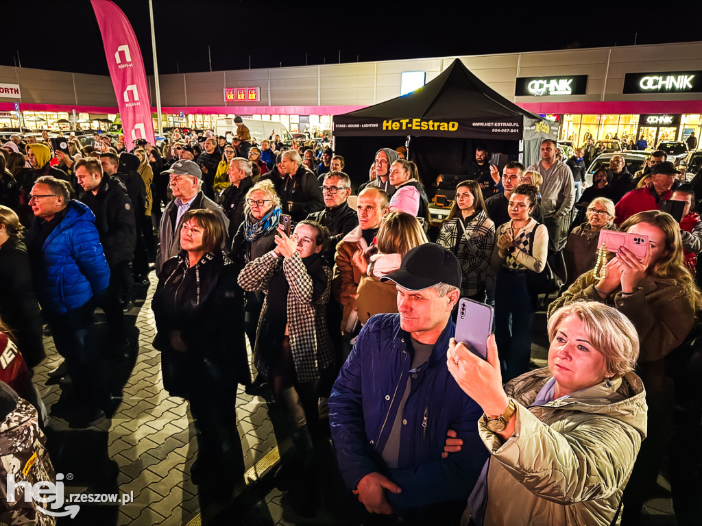 Tłumy na otwarciu N-Parku w Tarnobrzegu: koncert zespołu ENEJ