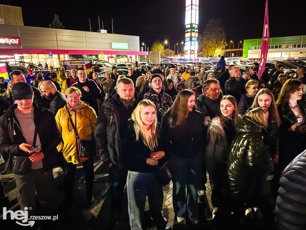 Tłumy na otwarciu N-Parku w Tarnobrzegu: koncert zespołu ENEJ