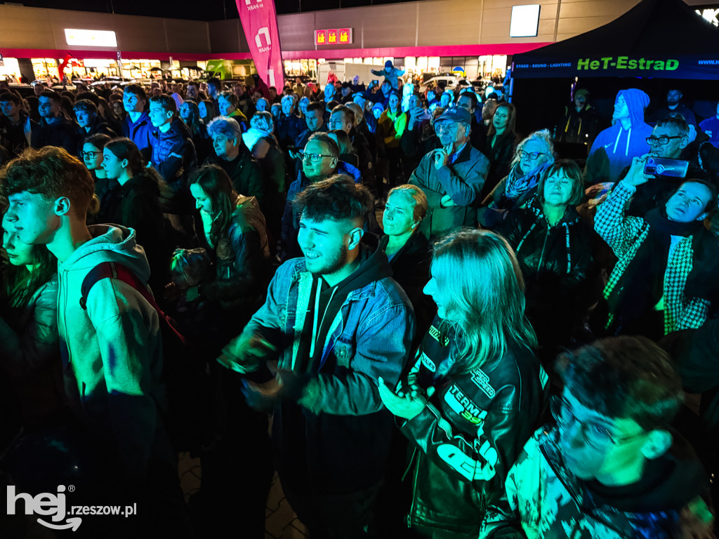 Tłumy na otwarciu N-Parku w Tarnobrzegu: koncert zespołu ENEJ