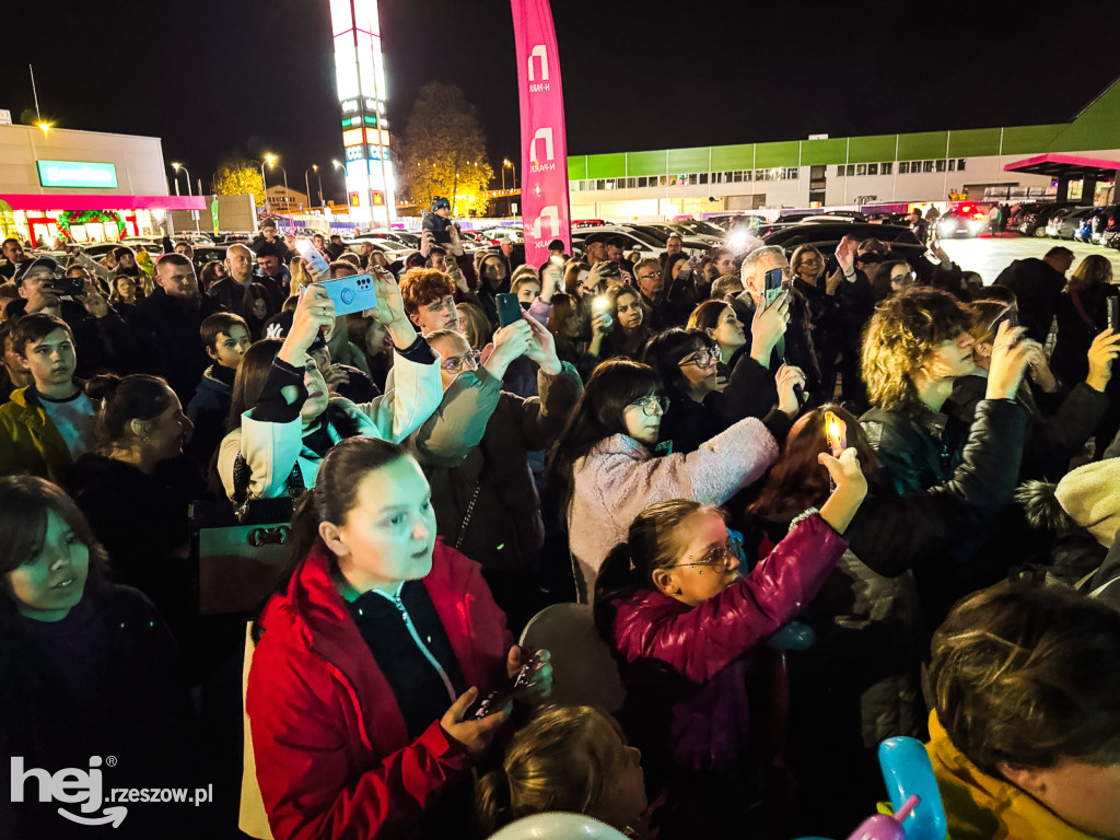 Tłumy na otwarciu N-Parku w Tarnobrzegu: koncert zespołu ENEJ