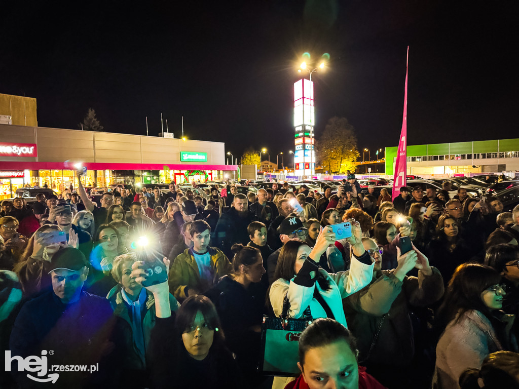 Tłumy na otwarciu N-Parku w Tarnobrzegu: koncert zespołu ENEJ