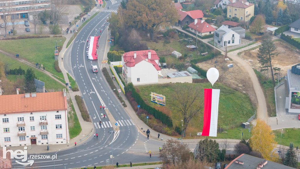 Rzeszów: balon stratosferyczny wyniósł nad miasto biało-czerwoną flagę