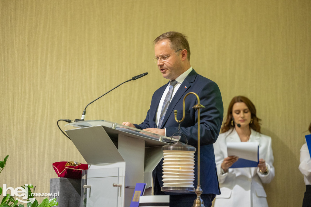 Czepkowaniu absolwentów Pielęgniarstwa we WSIiZ towarzyszyły łzy wzruszenia