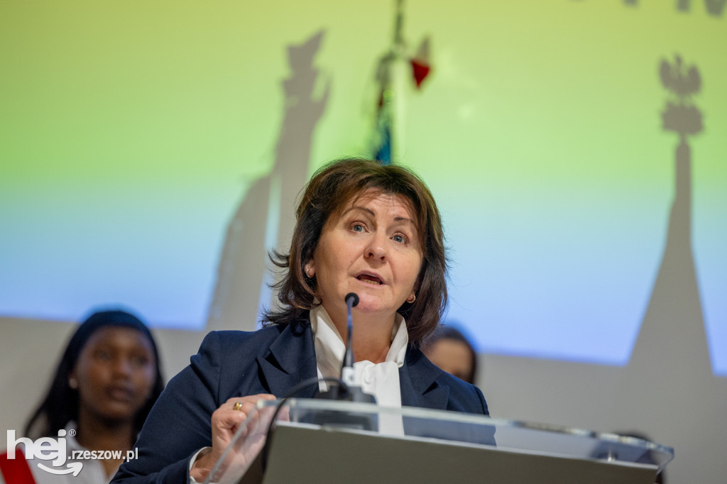 Czepkowaniu absolwentów Pielęgniarstwa we WSIiZ towarzyszyły łzy wzruszenia