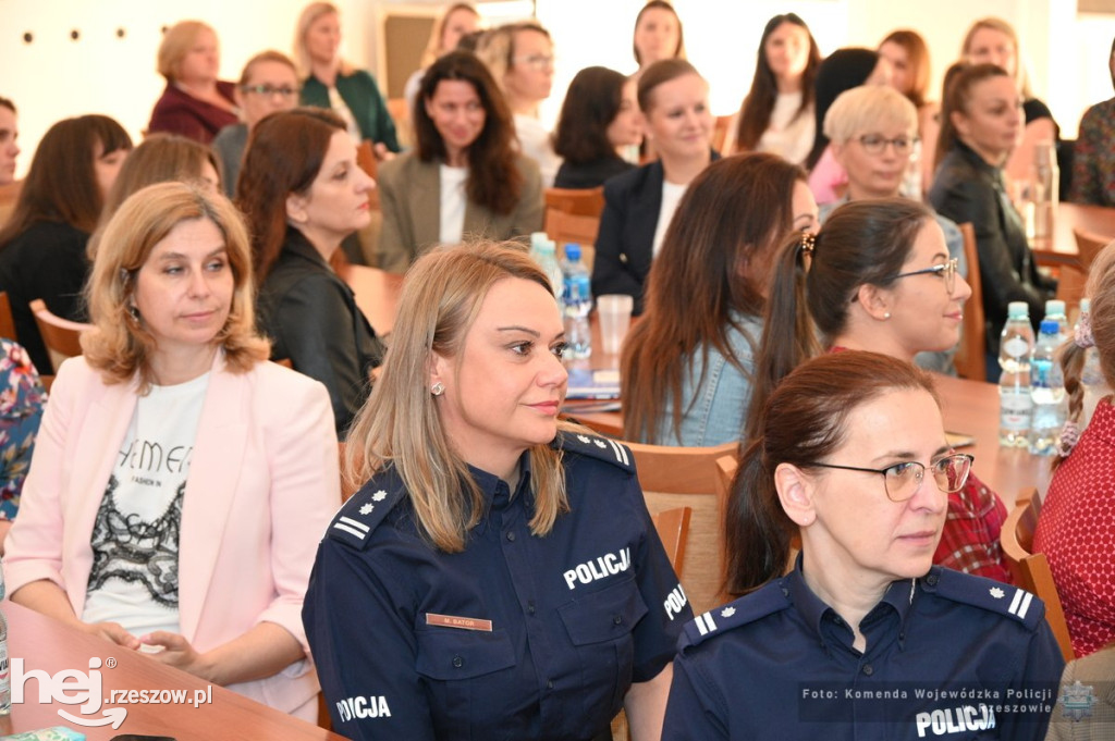 Konferencja prozdrowotna dla policjantek i pracownic cywilnych podkarpackiego garnizonu