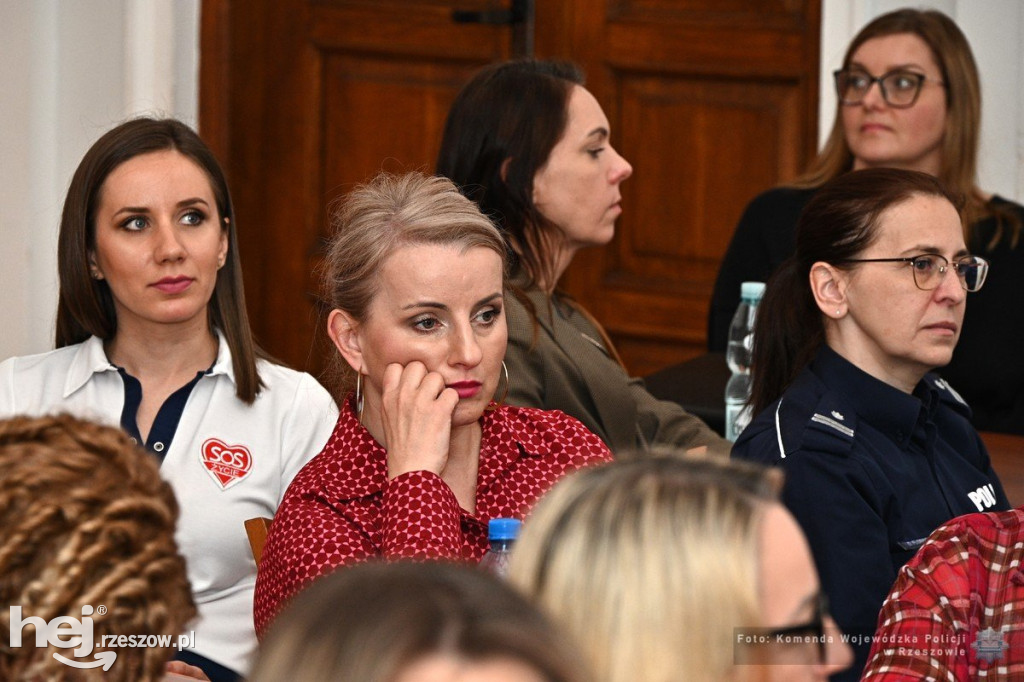 Konferencja prozdrowotna dla policjantek i pracownic cywilnych podkarpackiego garnizonu