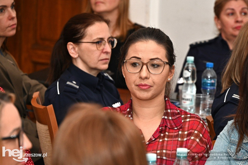 Konferencja prozdrowotna dla policjantek i pracownic cywilnych podkarpackiego garnizonu