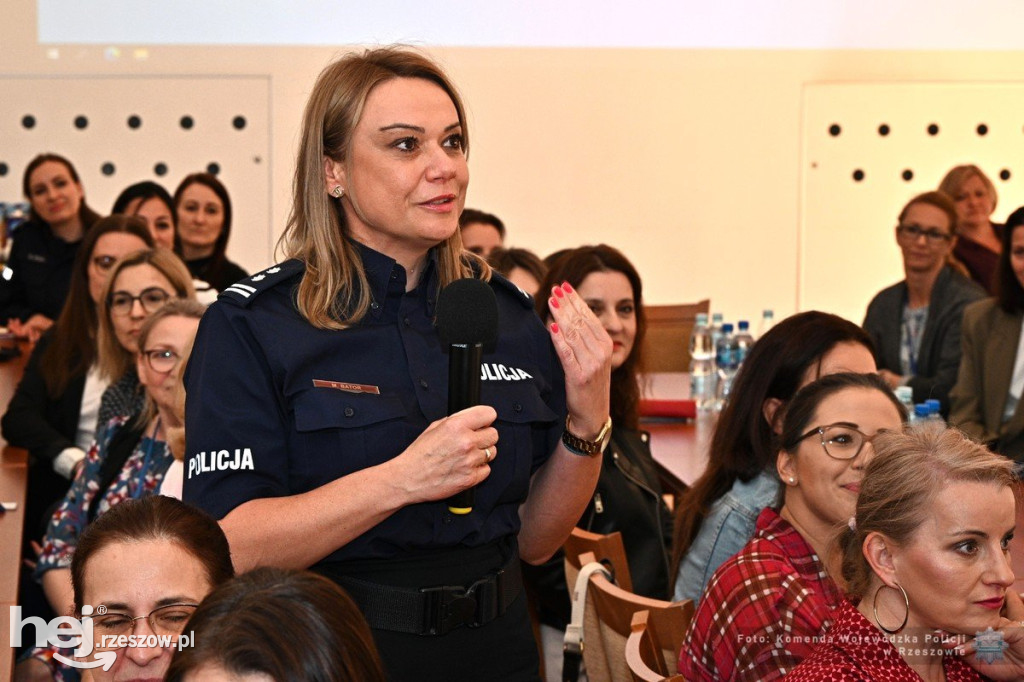Konferencja prozdrowotna dla policjantek i pracownic cywilnych podkarpackiego garnizonu