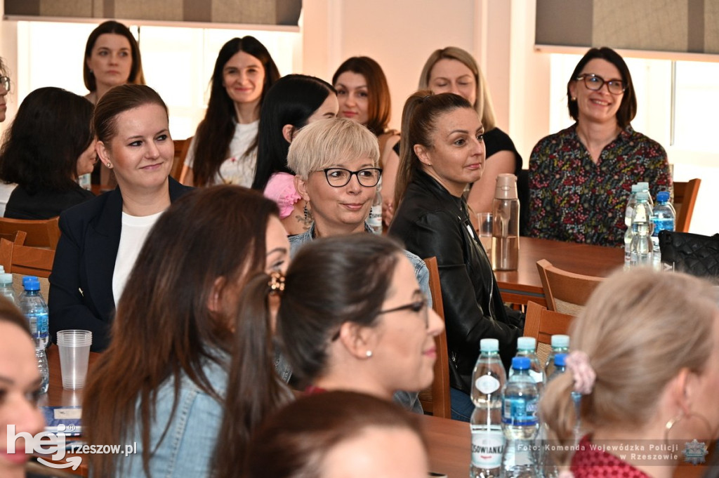 Konferencja prozdrowotna dla policjantek i pracownic cywilnych podkarpackiego garnizonu